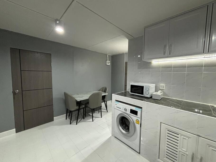 Impact Donmuang Popular Condo C5 Бангкок Экстерьер фото